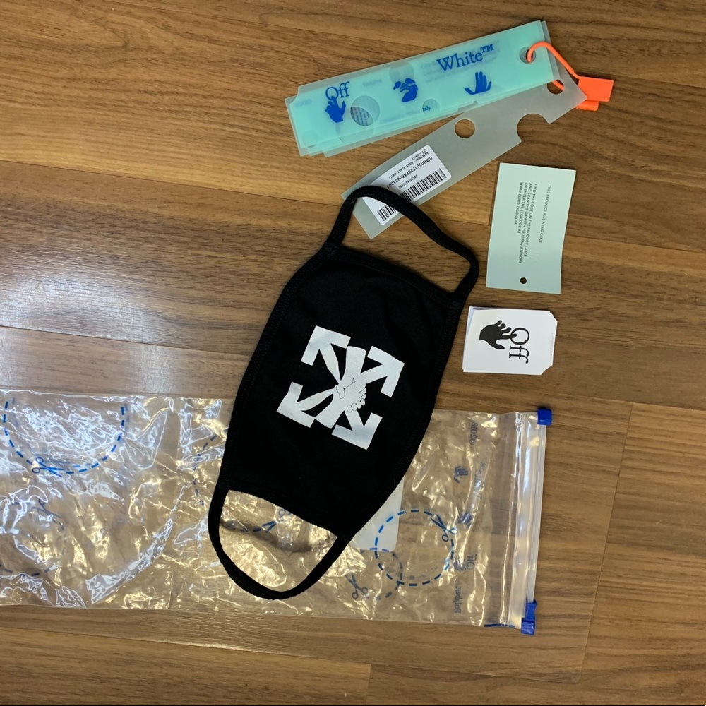 OFF-WHITE Black Arrows Mask